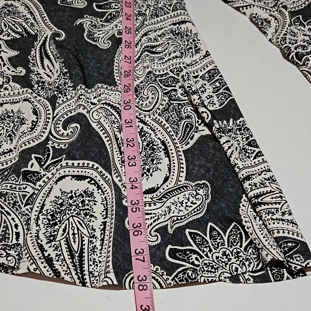 Sandra Darren | Gray and Cream Paisly Faux Wrap Knit Dress - Picture 10 of 12